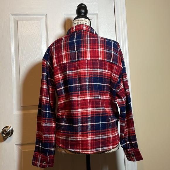 Women’s flannel/plaid button up shirt - Picture 3 of 4